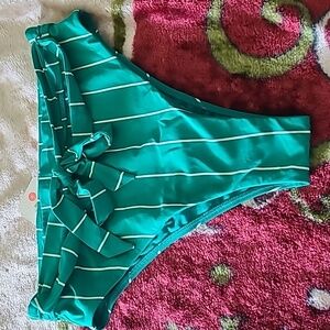 Billabong swim bottoms size small